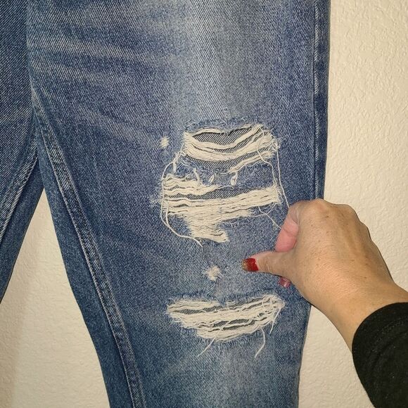 Abercrombie‎ & Fitch Anne High Rise Girlfriend Jean 27/4 Distressed Crop - Picture 3 of 12